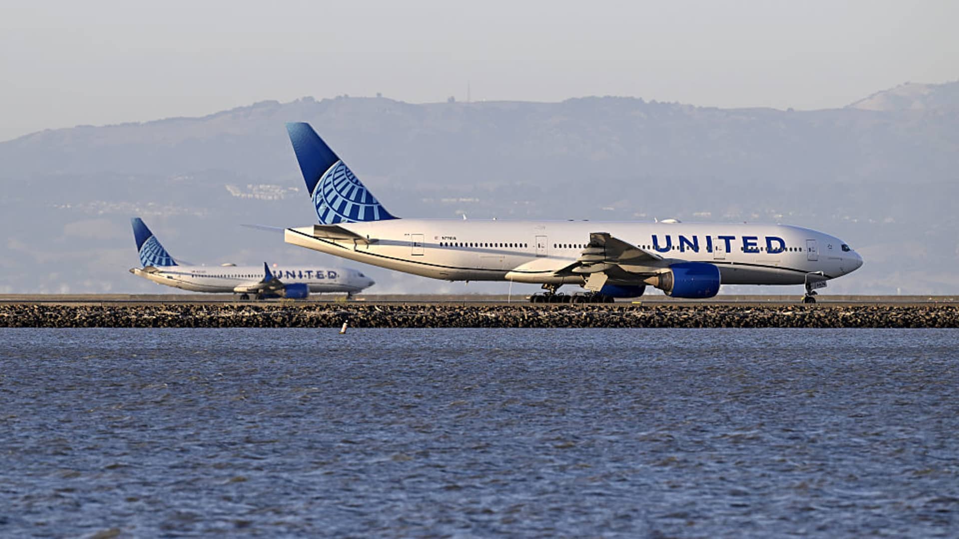 United Airlines is paring back rewards for travelers who don't have its credit card in MileagePlus overhaul