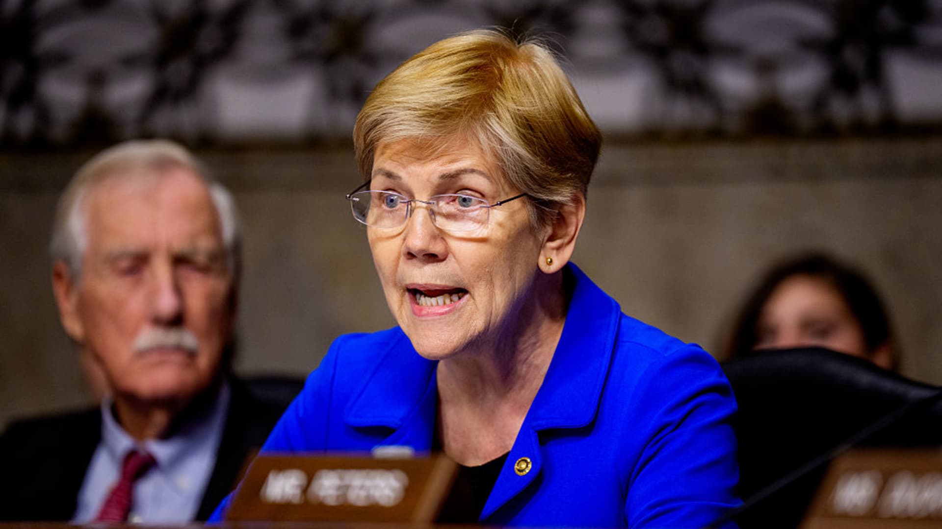 Warren calls on State Department to provide more aid to Americans stuck in Middle East